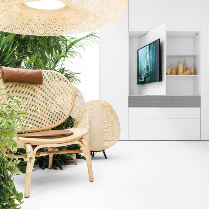 Armadio con Porta TV Apribile Freedhome Caccaro Laccato e Vetro